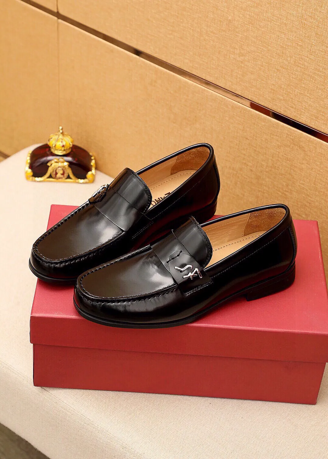 Men's shoes 💰480 💐 Product trademark: Ferragamo "Ferragamo" casual leather shoes Regular size: 38-44 (45🉑️customized) Product materials: Selected imported first-layer open-edge beaded cowhide leather upper + luxury hardware buckle, imported water-dyed cowhide leather lining. Strong three-dimensional visual effect, original outsole color: 4⃣️seed leather materials available